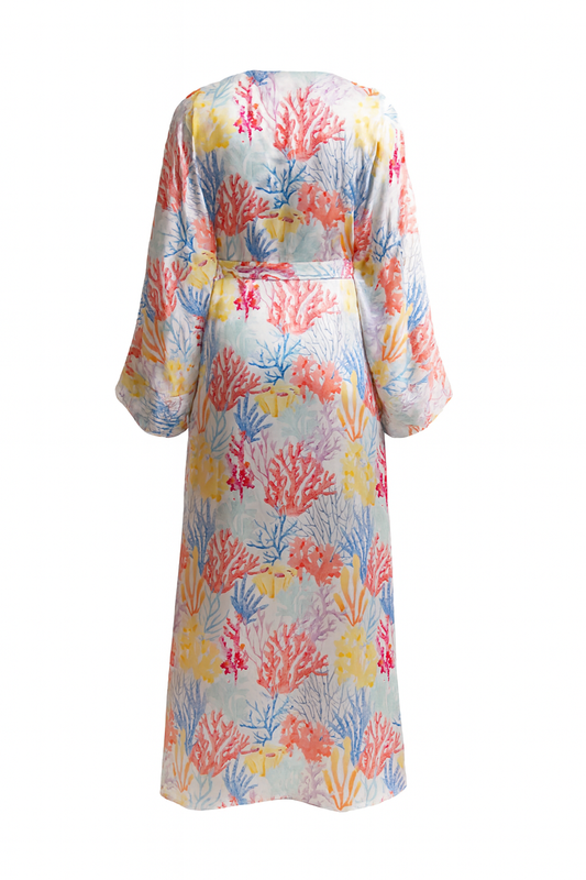 Wide sleeves and fluid drape in Como silk satin kimono