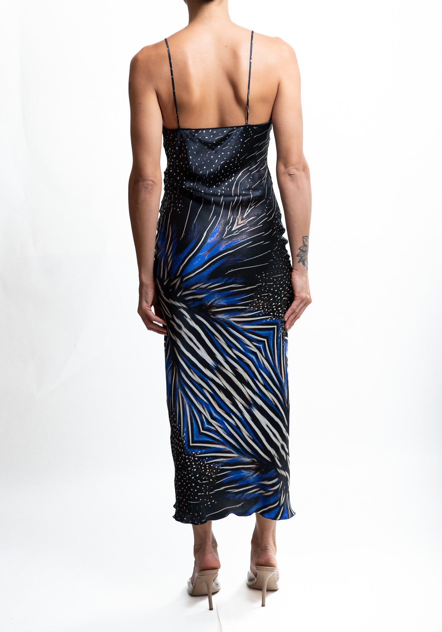 Slip dress in Como silk satin, Pintade print, back view).